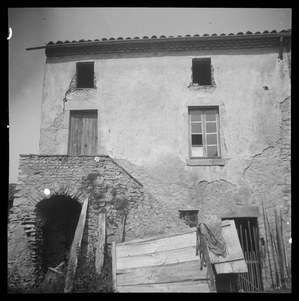 Bourgeois photographie Maison à "estre" Auvergne, France 1942/7/7 Ph.1943.28.64 Photo