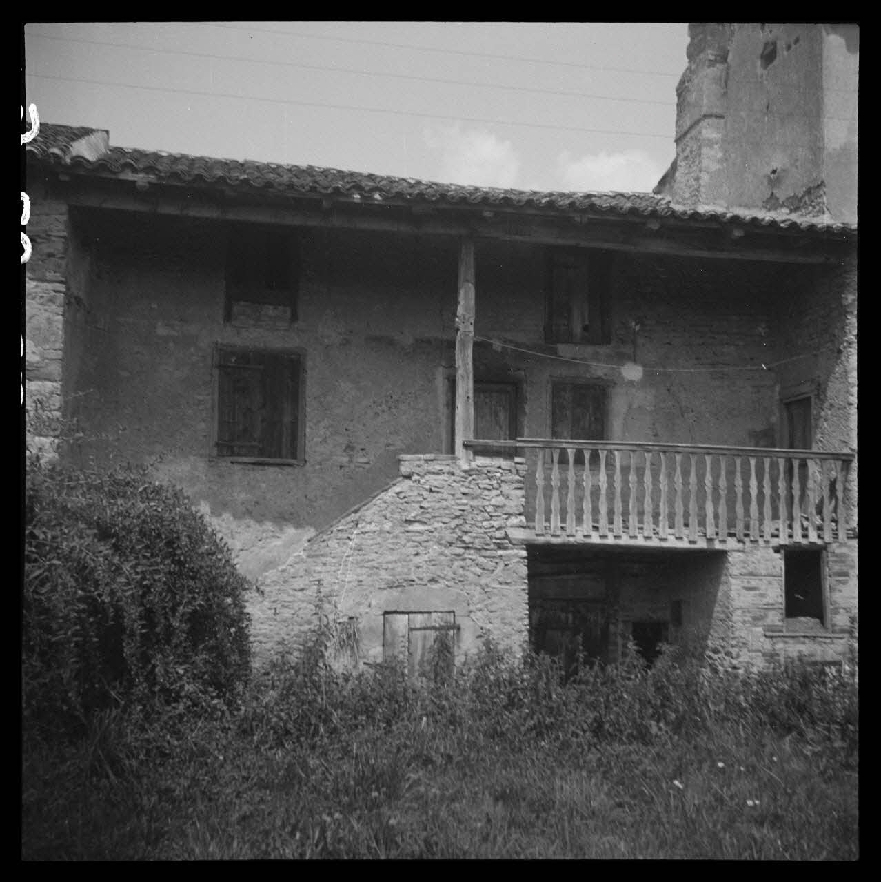 Bourgeois photographie Maison à galerie Auvergne, France 1942/7/7 Ph.1943.28.65 Photo