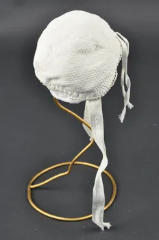 bonnet de nouveau-né 1938.63.71 Photo Mucem