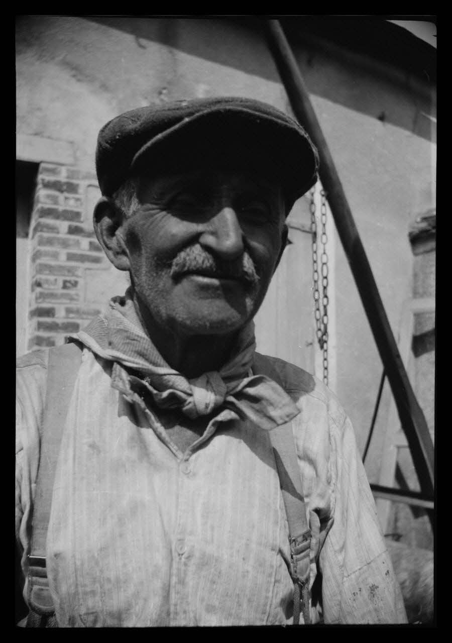 Marcel Mignot photographie Paysan de face Champagne-Ardenne, France 1941 Ph.1941.23.27 Photo