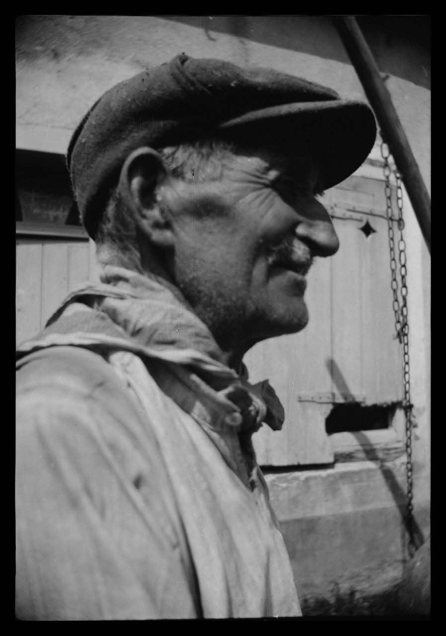 Marcel Mignot photographie Paysan de profil Champagne-Ardenne, France 1941 Ph.1941.23.28 Photo