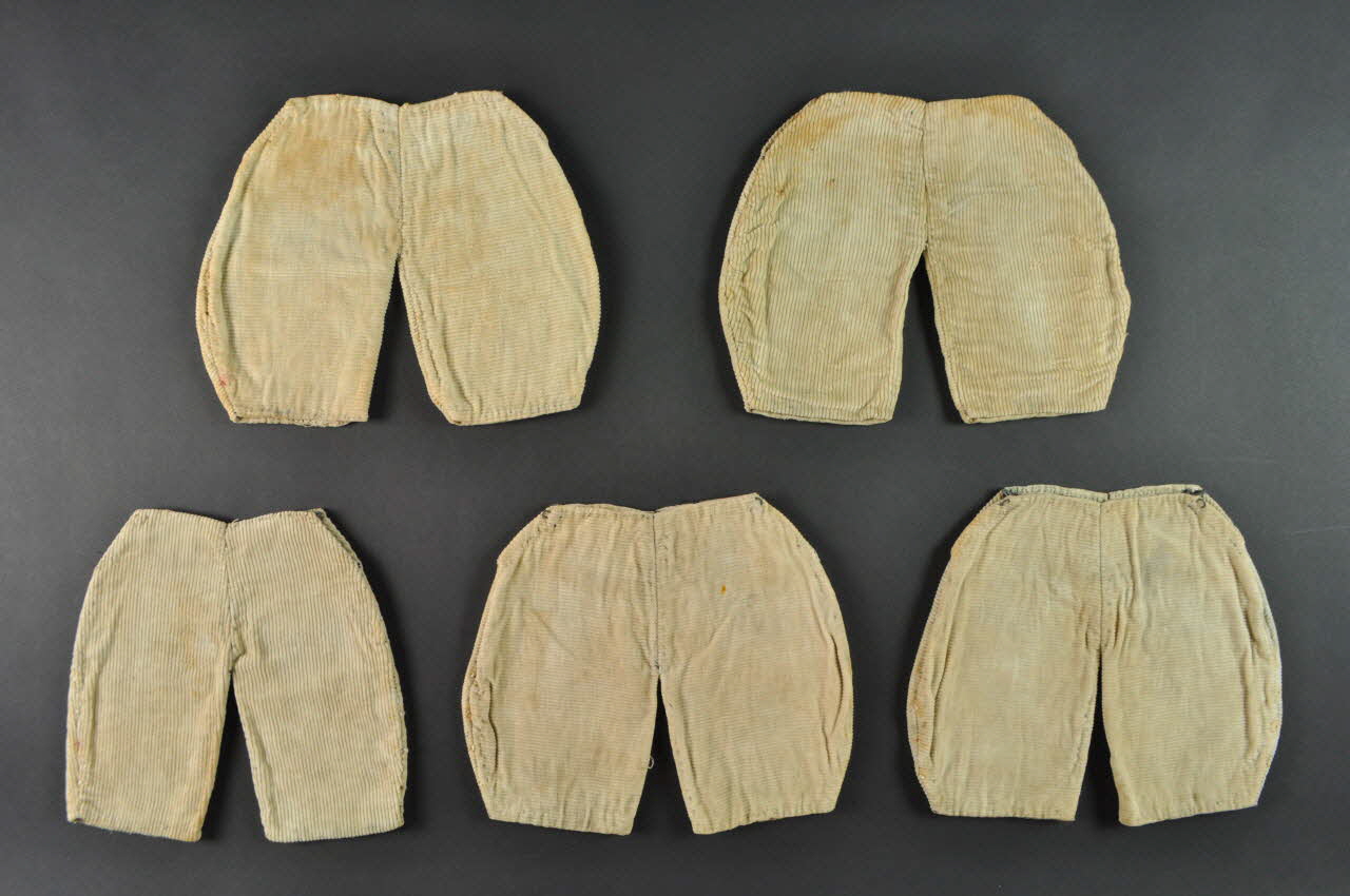 costume de marionnette 1989.3.226.1-5 Photo Mucem