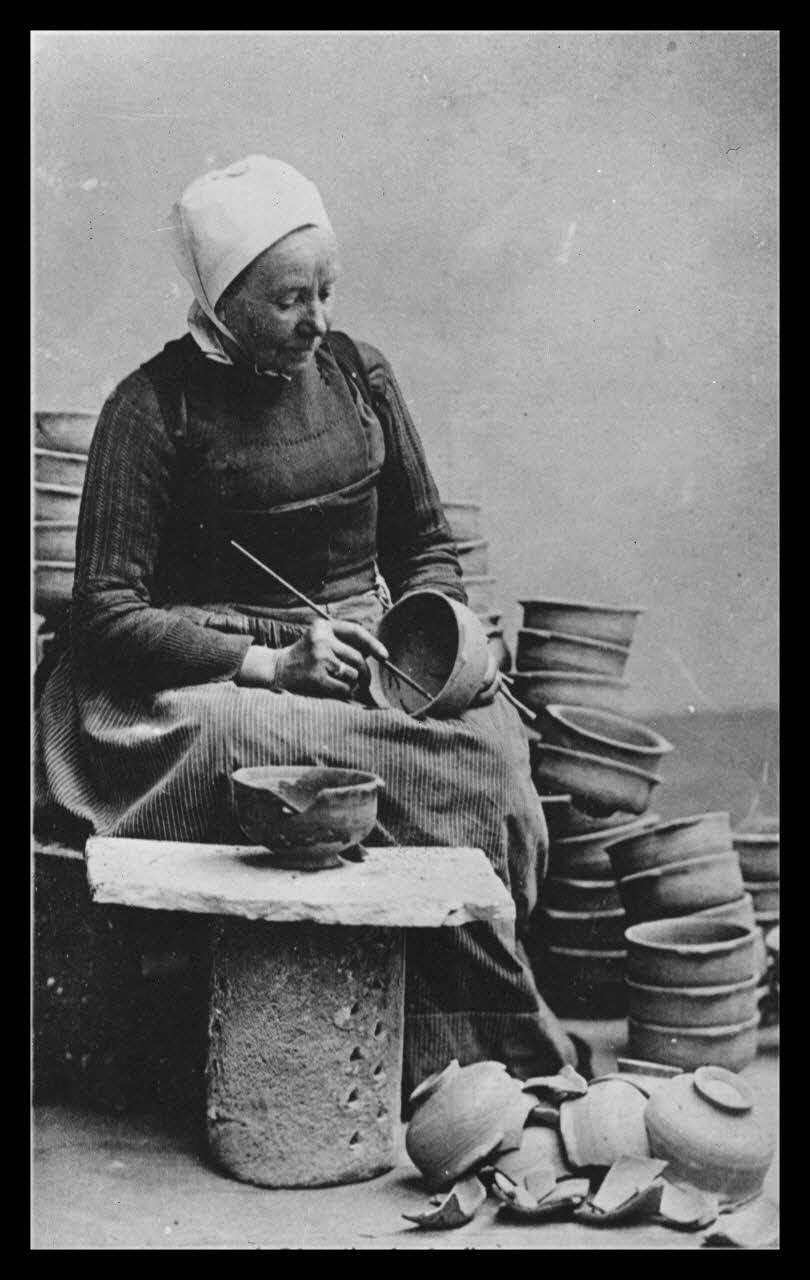 Anonyme photographie Décoration des écuelles Bretagne, France 1942/12/1 Ph.1943.89.1 Photo