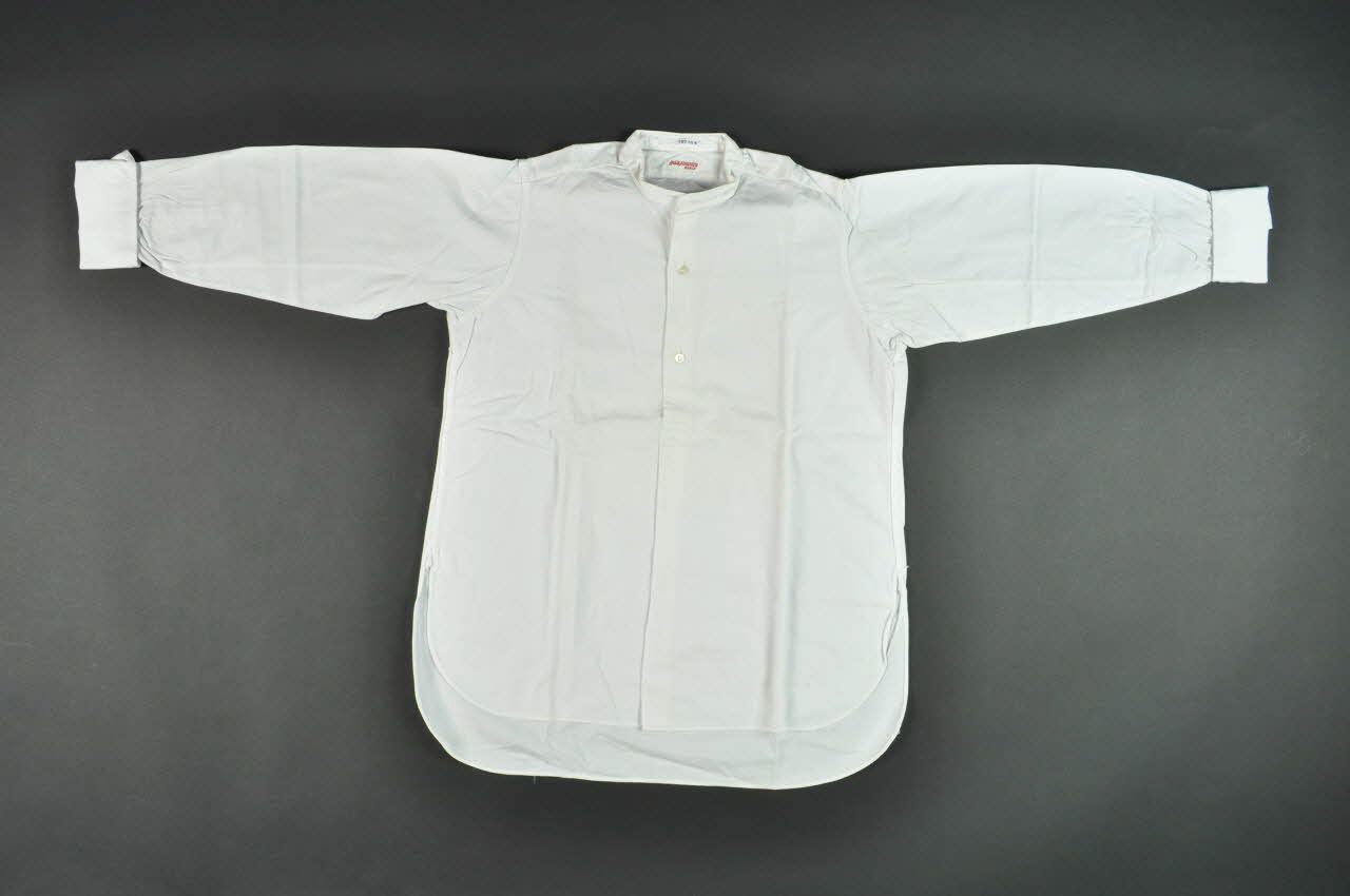 Magasins Belle Jardinière chemise de premier communiant Île-de-France, France 1950/05/00 1989.39.6 Photo Mucem