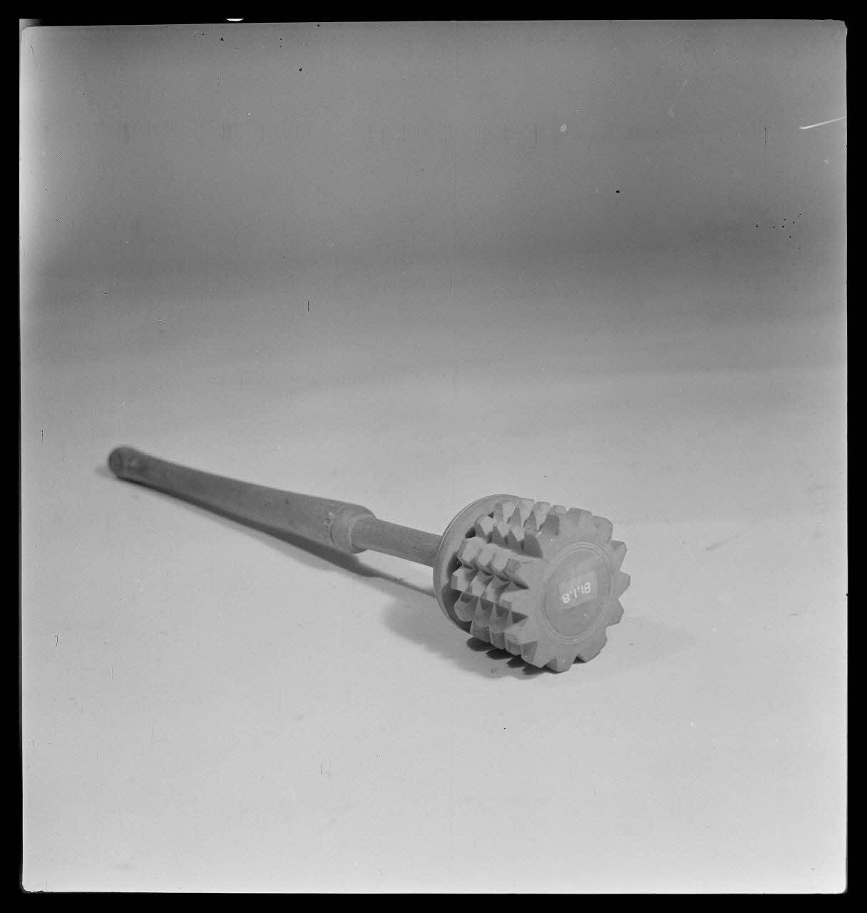 Gérard Franceschi photographie Moussoir en bois pour battre le chocolat France 1942 Ph.1942.165.1 Photo