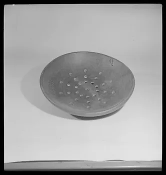 Gérard Franceschi photographie Egouttoir, légumes en bois tourné France 1942 Ph.1942.165.19 Photo