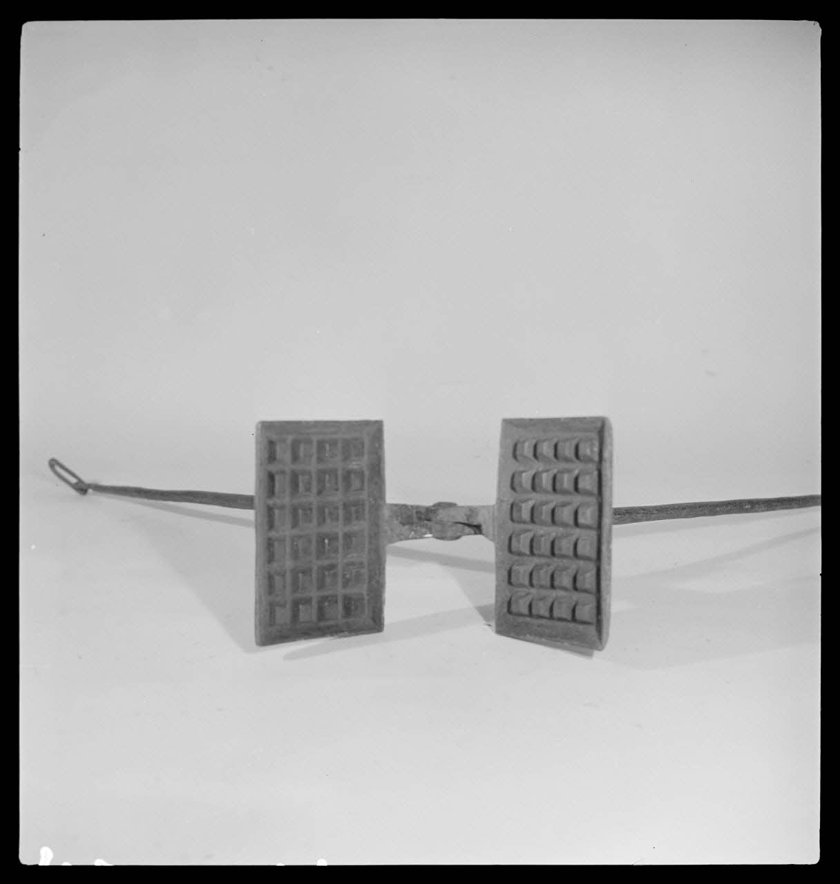 Gérard Franceschi photographie Moule à gaufres en fer forgé et fonte France 1942 Ph.1942.165.229 Photo