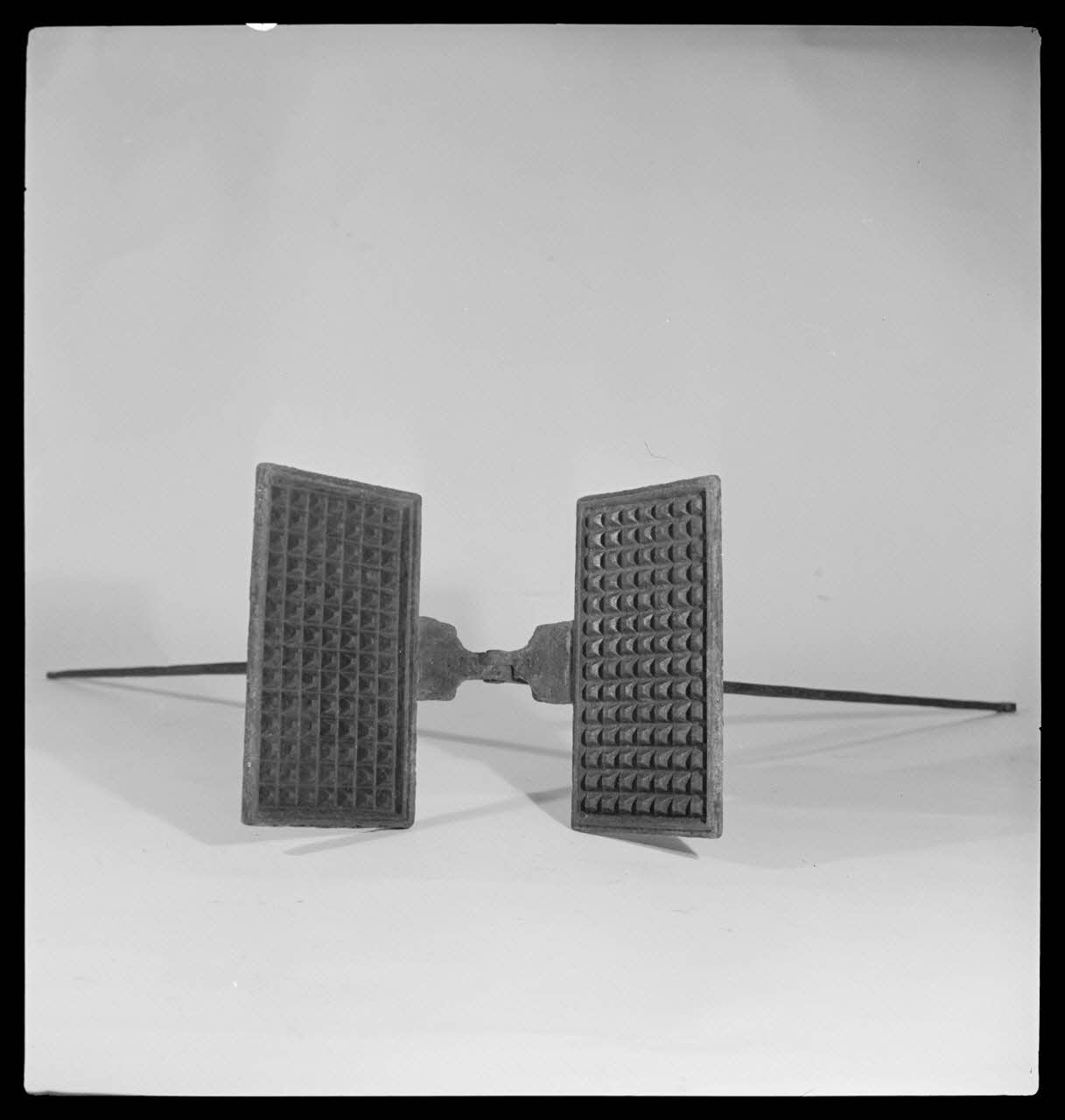 Gérard Franceschi photographie Moule à gaufres en fer forgé France 1942 Ph.1942.165.272 Photo