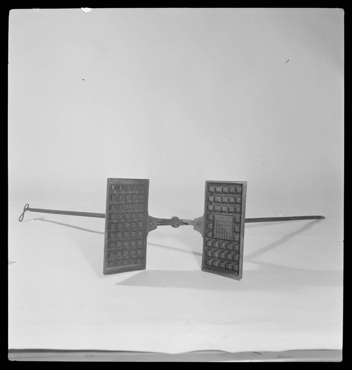 Gérard Franceschi photographie Moule à gaufres en fer et fonte France 1942 Ph.1942.165.288 Photo