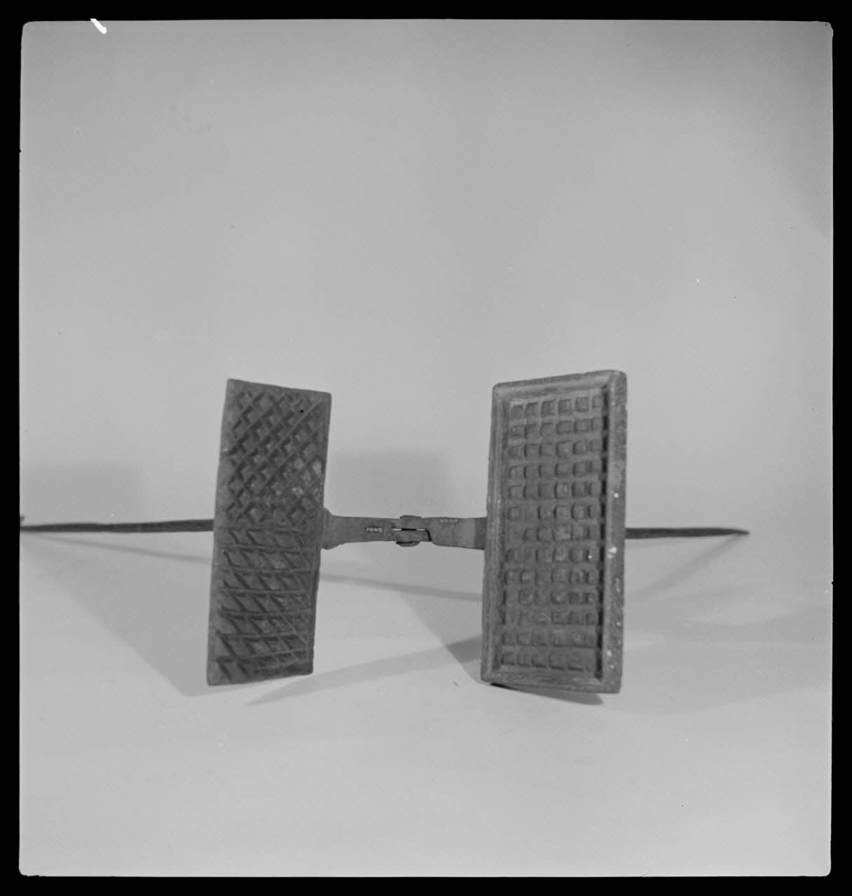 Gérard Franceschi photographie Moule à gaufres en fer et fonte France 1942 Ph.1942.165.289 Photo