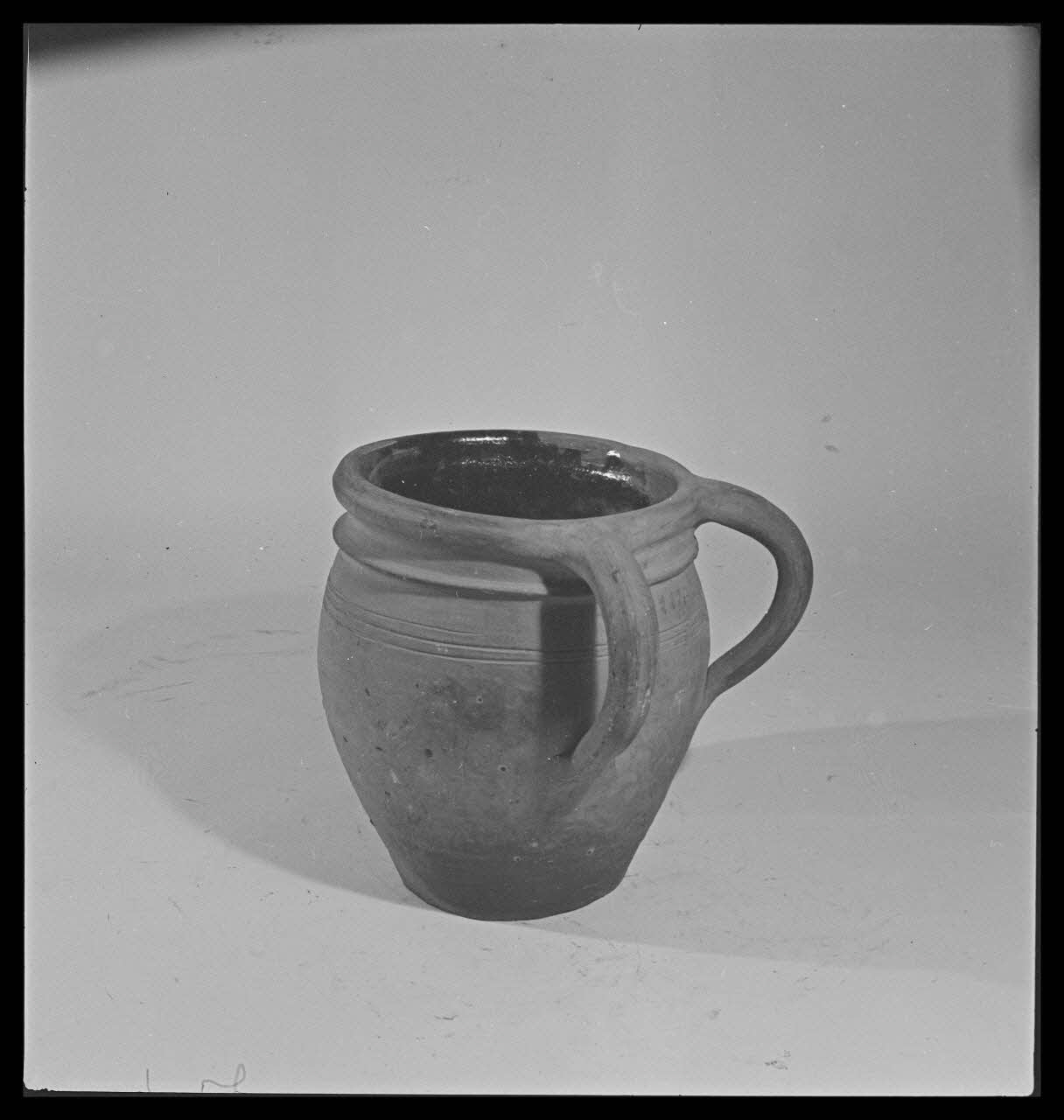 Gérard Franceschi photographie Pot-au-feu en terre France 1942 Ph.1942.165.41 Photo