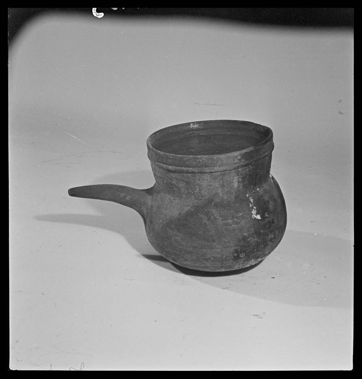 Gérard Franceschi photographie Pot à oil en terre vernissée France 1942 Ph.1942.165.46 Photo