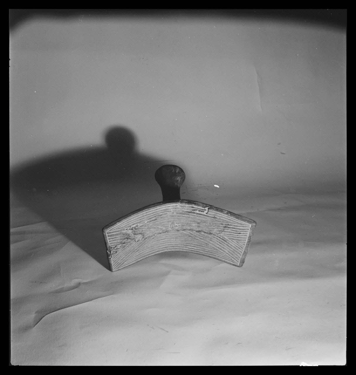 Gérard Franceschi photographie Moule à fromage en bois gravé France 1942 Ph.1942.165.63 Photo