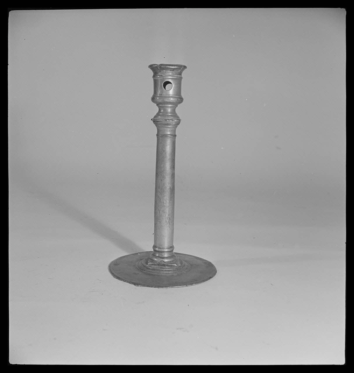 Gérard Franceschi photographie Chandelier en cuivre France 1942 Ph.1942.165.69 Photo