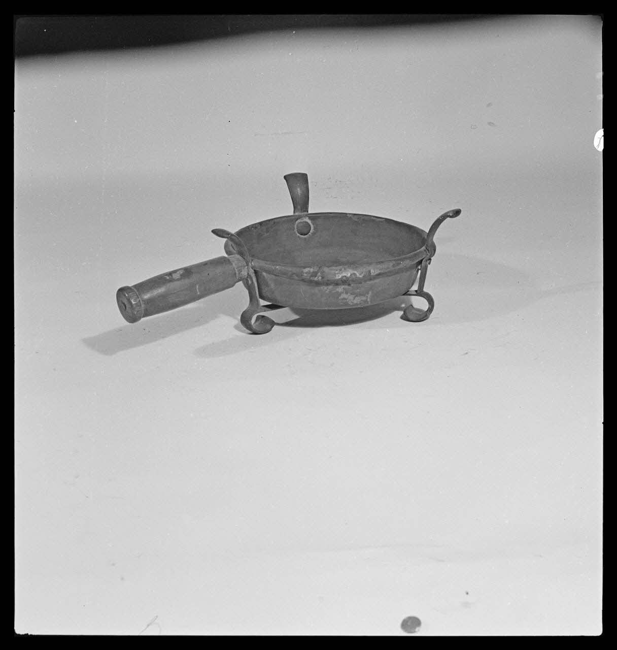 Gérard Franceschi photographie Réchaud à tripes en cuivre France 1942 Ph.1942.165.99 Photo