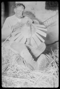 Dan Lailler photographie MNATP. Chantier 1810. Enquête sur les techniques artisanales (1942 - 1946) Pays de la Loire, France 1942/9/2 Ph.1943.3.16 Photo Mucem / Dan Lailler