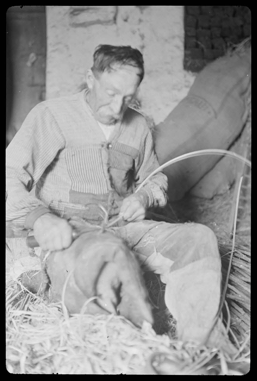 Dan Lailler photographie MNATP. Chantier 1810. Enquête sur les techniques artisanales (1942 - 1946) Pays de la Loire, France 1942/9/1 Ph.1943.3.6 Photo Mucem / Dan Lailler