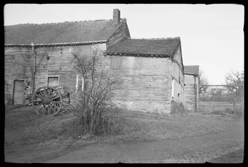 Marc Sibertin-Blanc photographie Moyenne exploitation dans la grande rue Champagne-Ardenne, France 1942/12/23 Ph.1943.9.5 Photo