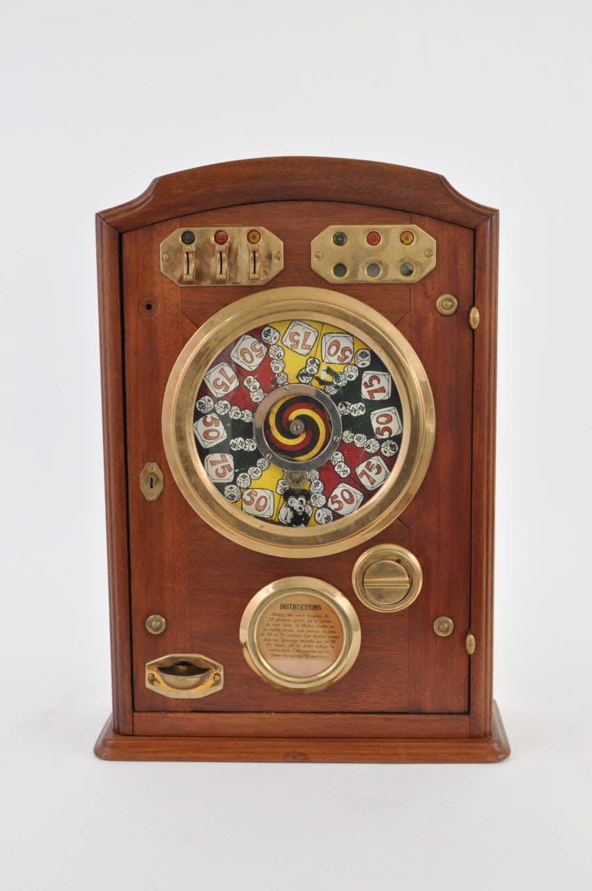 Bonzini machine à sous Île-de-France, France 1935 1989.50.4 Photo Mucem