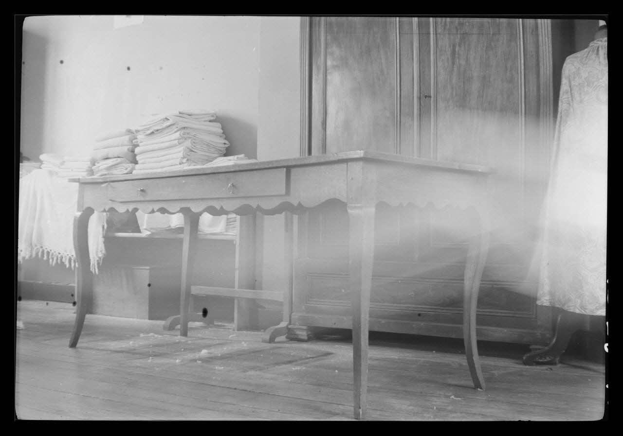 Henri Dalmau photographie Hospice. Table Champagne-Ardenne, France 1942/11/9 Ph.1942.28.10 Photo