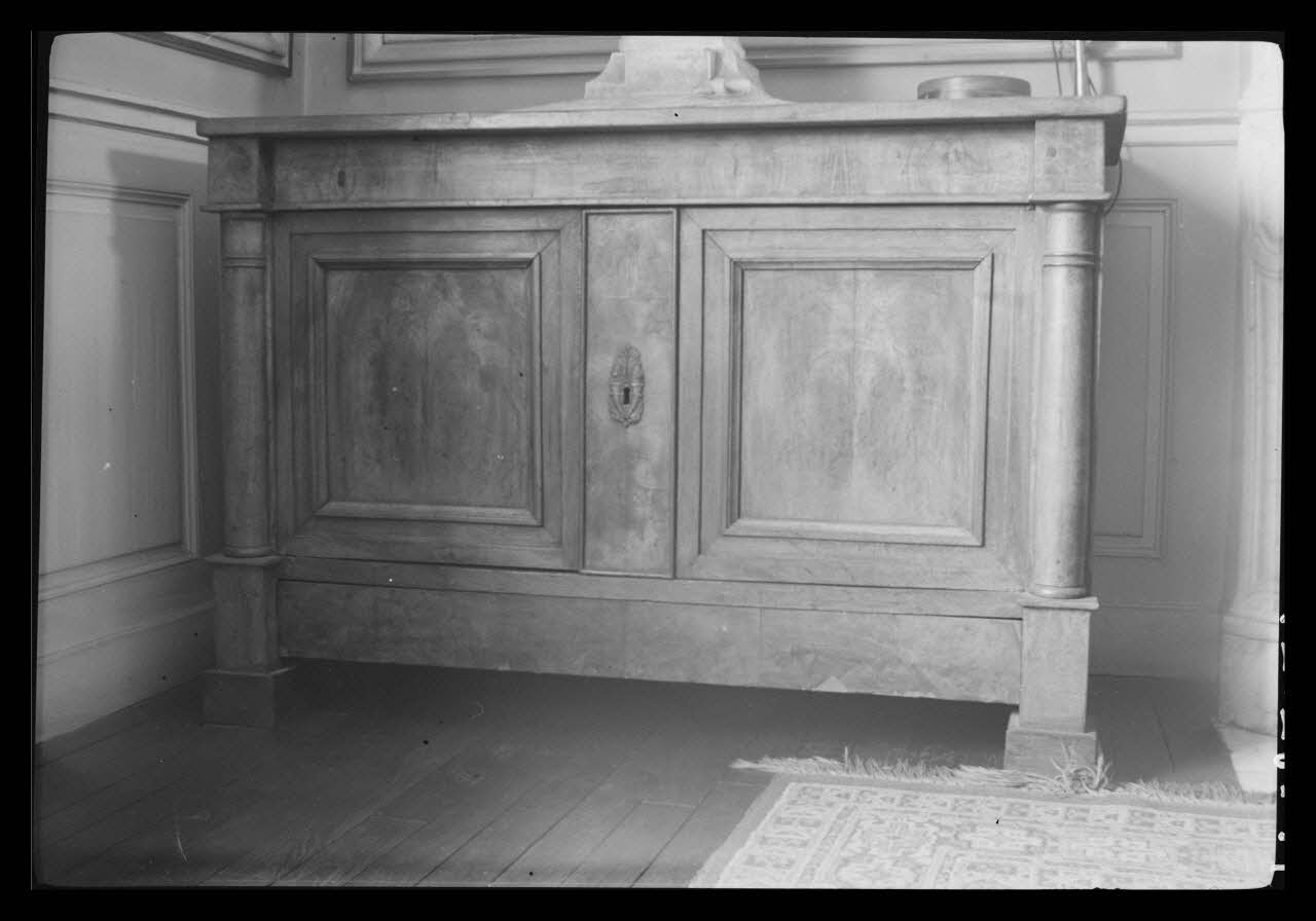 Henri Dalmau photographie Chez Monsieur Rouot (médecin). Boulevard Thiers. Bahut Champagne-Ardenne, France 1942/11/11 Ph.1942.28.11 Photo
