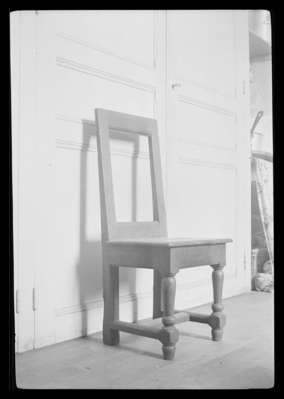 Henri Dalmau photographie Hospice. Chaise Champagne-Ardenne, France 1942/11/2 Ph.1942.28.2 Photo