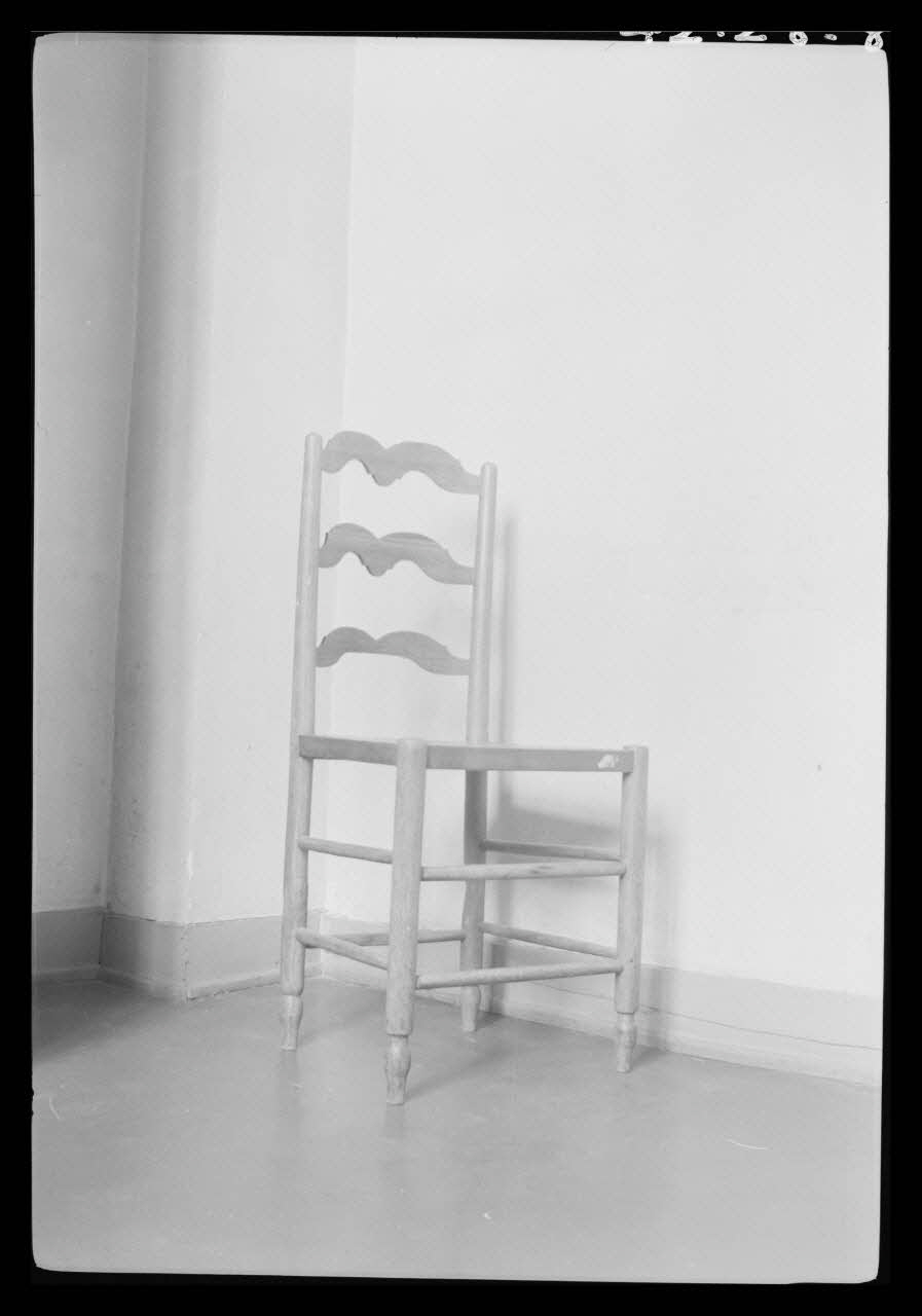 Henri Dalmau photographie Hospice. Chaise Champagne-Ardenne, France 1942/11/9 Ph.1942.28.8 Photo