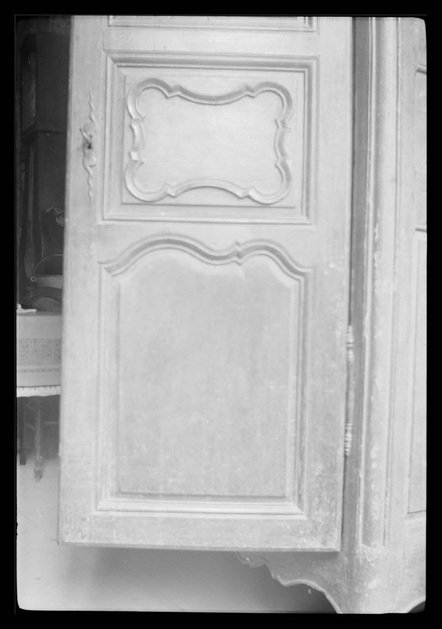 Henri Dalmau photographie Maison Jannot. Porte d'armoire Champagne-Ardenne, France 1941/12/16 Ph.1942.4.1 Photo
