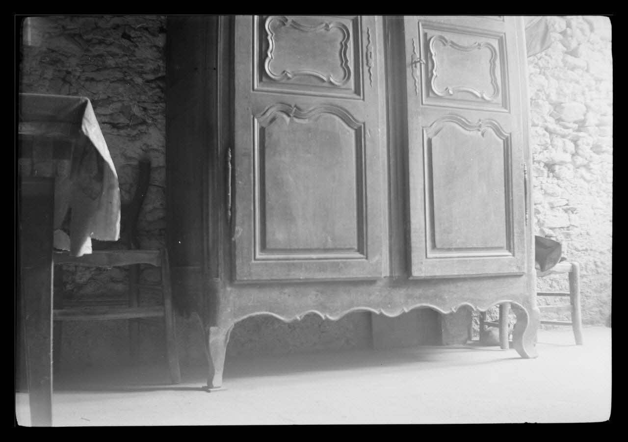 Henri Dalmau photographie Maison Jannot. Détail d'une porte d'armoire Champagne-Ardenne, France 1941/12/10 Ph.1942.4.2 Photo
