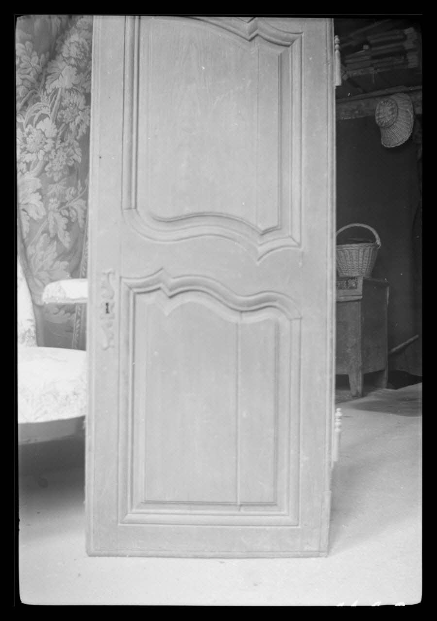 Henri Dalmau photographie Maison Jannot. Porte d'armoire Champagne-Ardenne, France 1941/12/10 Ph.1942.4.3 Photo