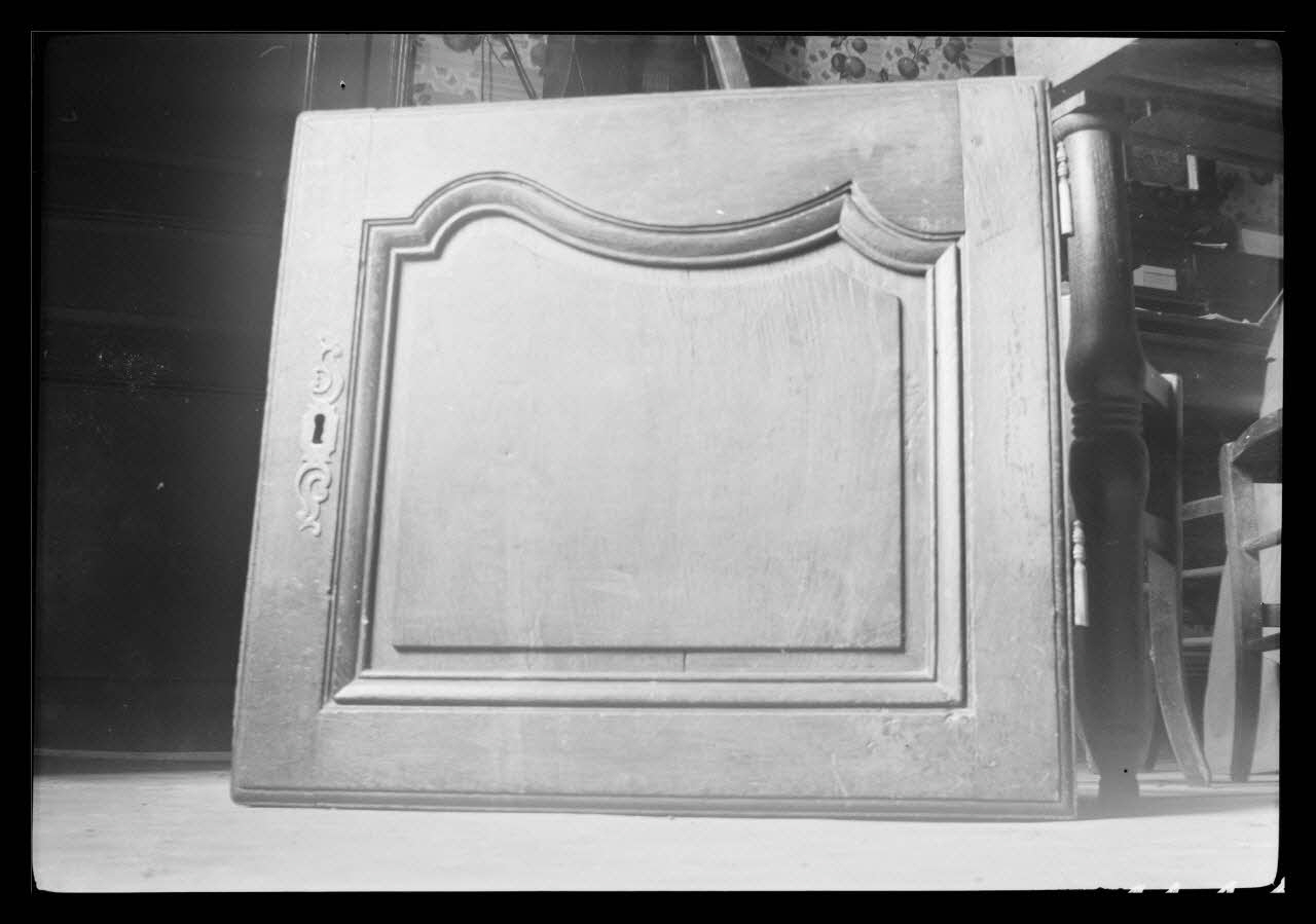 Henri Dalmau photographie Maison Simonnot. Porte de buffet haut Champagne-Ardenne, France 1941/12/10 Ph.1942.4.4 Photo