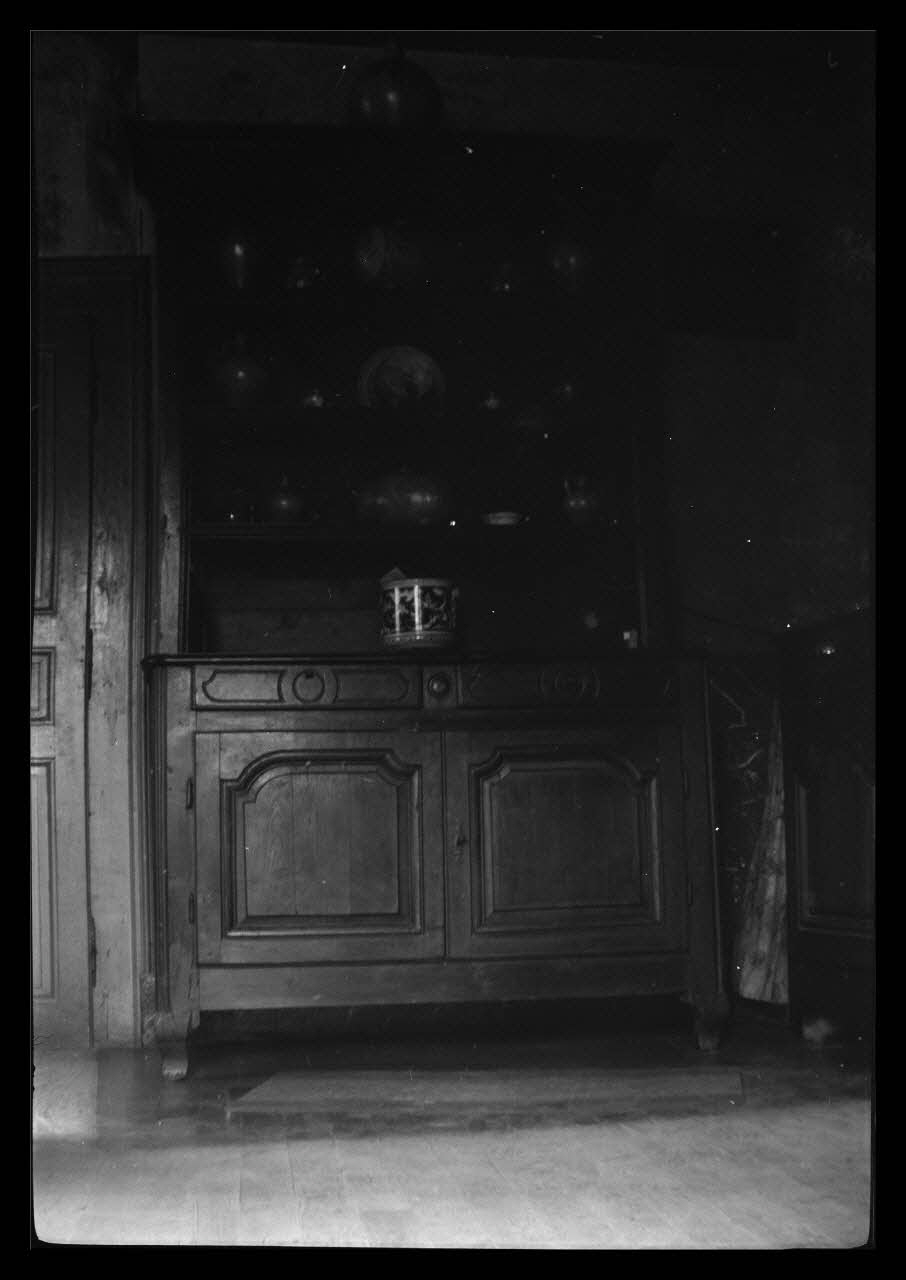 Henri Dalmau photographie Maison Staemply. Buffet haut Champagne-Ardenne, France 1941/12/13 Ph.1942.4.6 Photo