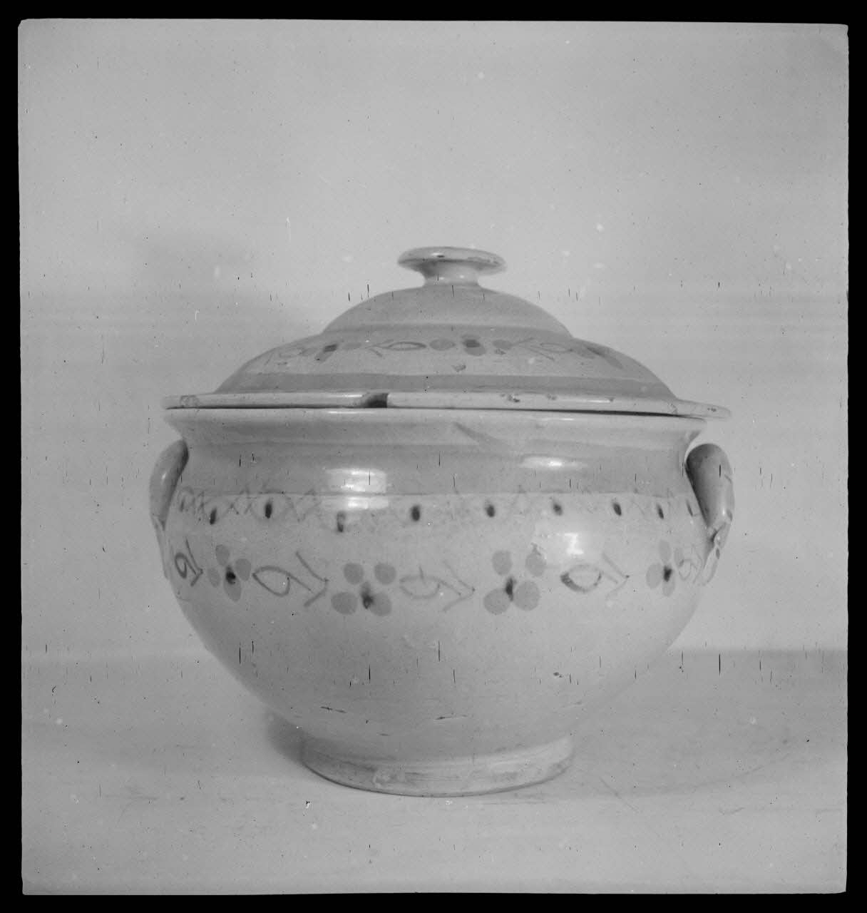 Pierre Soulier photographie Assiette de Château-du-Loir Ile-de-France, France 1944/2/1 Ph.1944.26.155 Photo