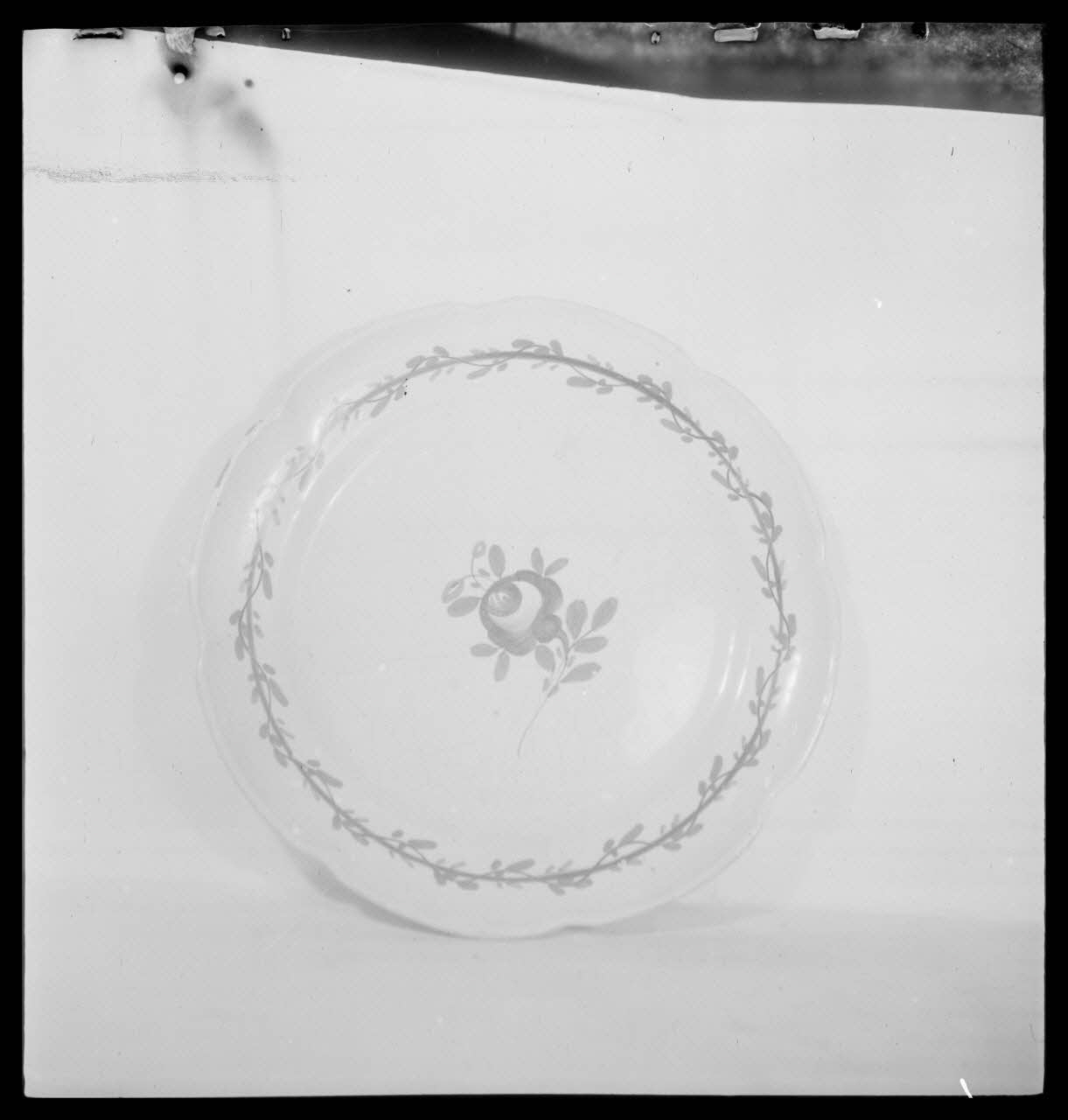 Pierre Soulier photographie Assiettes de Lorraine Ile-de-France, France 1944/2/1 Ph.1944.26.174 Photo