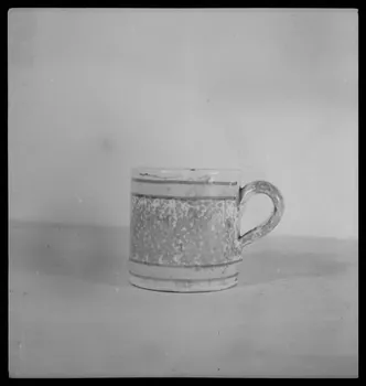Pierre Soulier photographie Bol à cidre de Quimper Ile-de-France, France 1944/2/1 Ph.1944.26.213 Photo