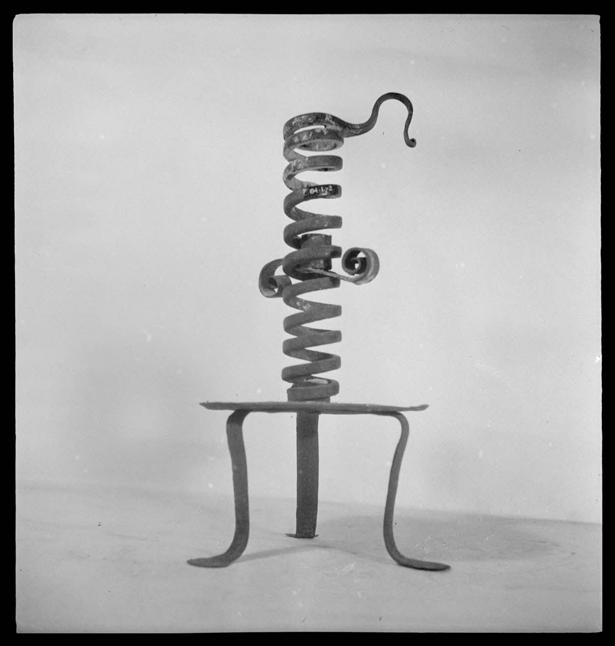 Pierre Soulier photographie Porte-chandelle en fer d'Auvergne Ile-de-France, France 1944/2/1 Ph.1944.26.220 Photo