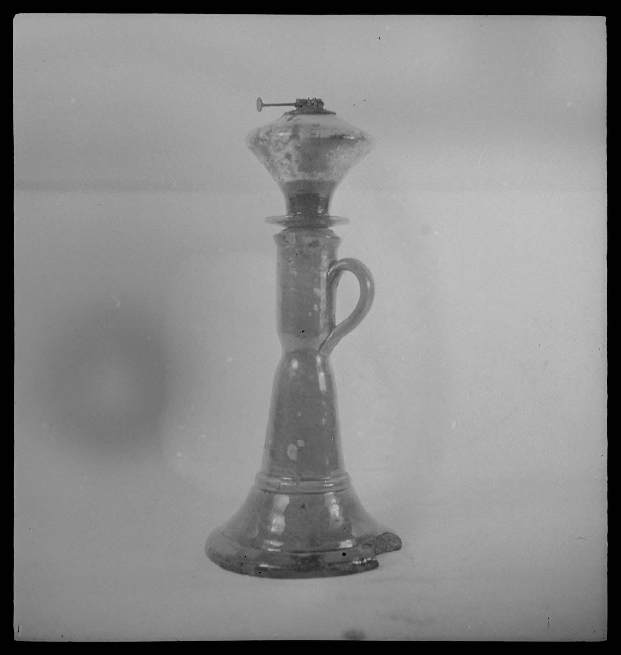 Pierre Soulier photographie Lampe en verre  avec émail vert Ile-de-France, France 1944/2/1 Ph.1944.26.54 Photo