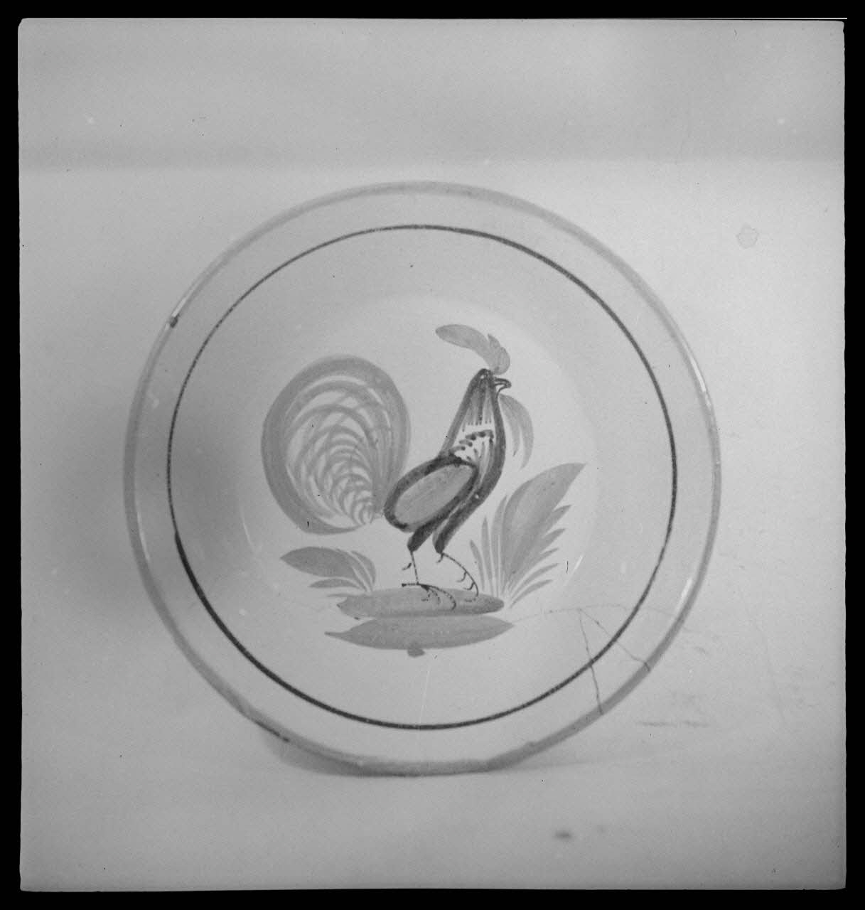 Pierre Soulier photographie Assiette provenant de Lorraine Ile-de-France, France 1944/2/1 Ph.1944.26.60 Photo