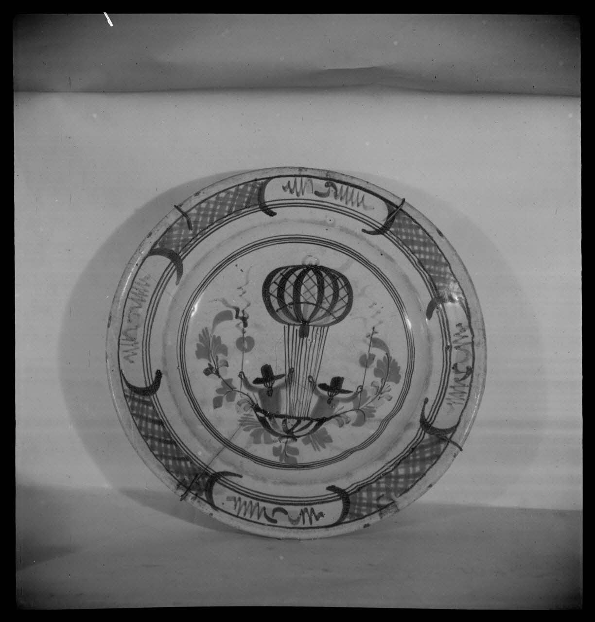 Pierre Soulier photographie Plat aérostier provenant d'Yron, Somme Ile-de-France, France 1944/2/1 Ph.1944.26.67 Photo