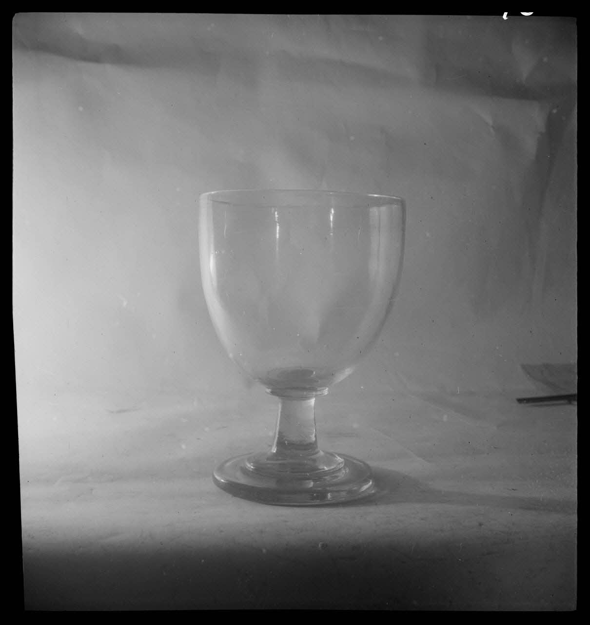 Pierre Soulier photographie Verre de mariage Ile-de-France, France 1944/2/1 Ph.1944.26.76 Photo