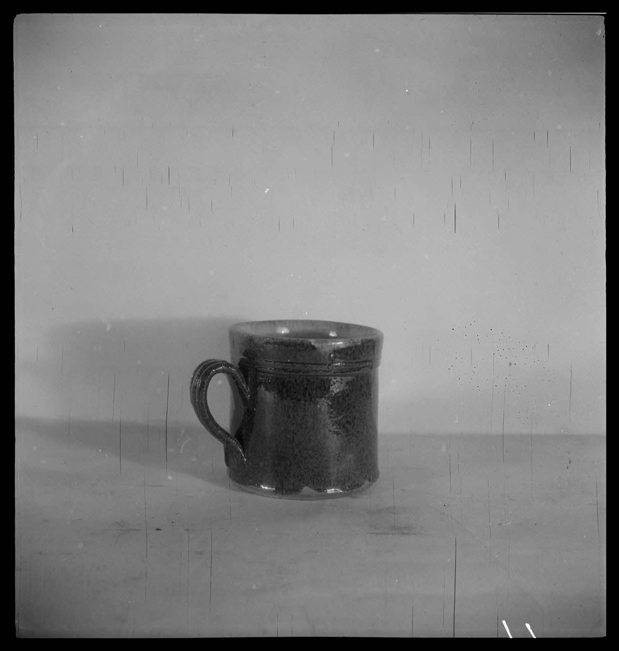 Pierre Soulier photographie Tasse de Saint-Europe de Montmoreau en Charente Ile-de-France, France 1944/2/1 Ph.1944.26.77 Photo