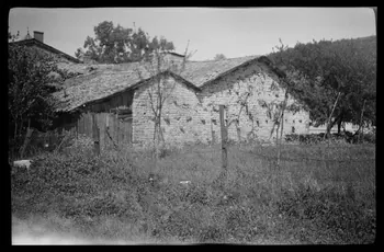 Marc Sibertin-Blanc photographie Chez Madame Chatourel. Façade latérale Lorraine, France 1943/5/17 Ph.1943.167.24 Photo