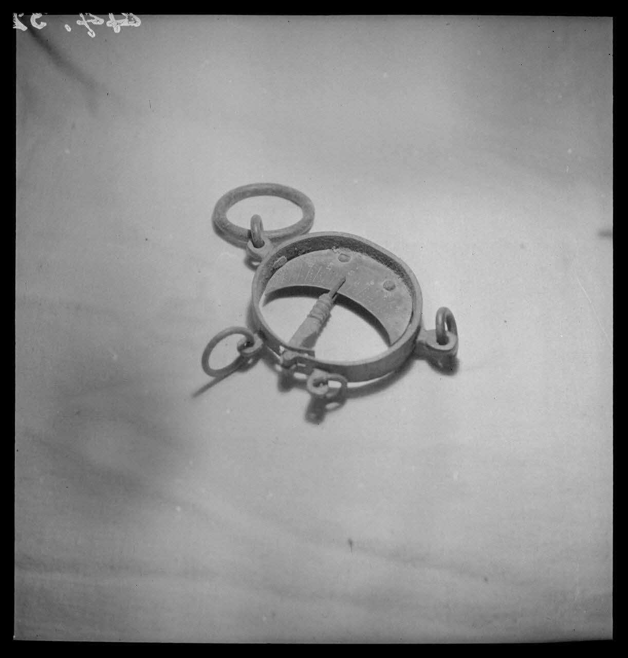 Manziat photographie Balance dite peson Bourgogne, France 1944/1/1 Ph.1944.33.321 Photo