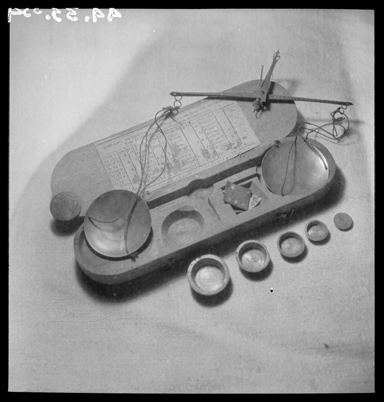 Manziat photographie Balance à monnaie Bourgogne, France 1944/1/1 Ph.1944.33.334 Photo