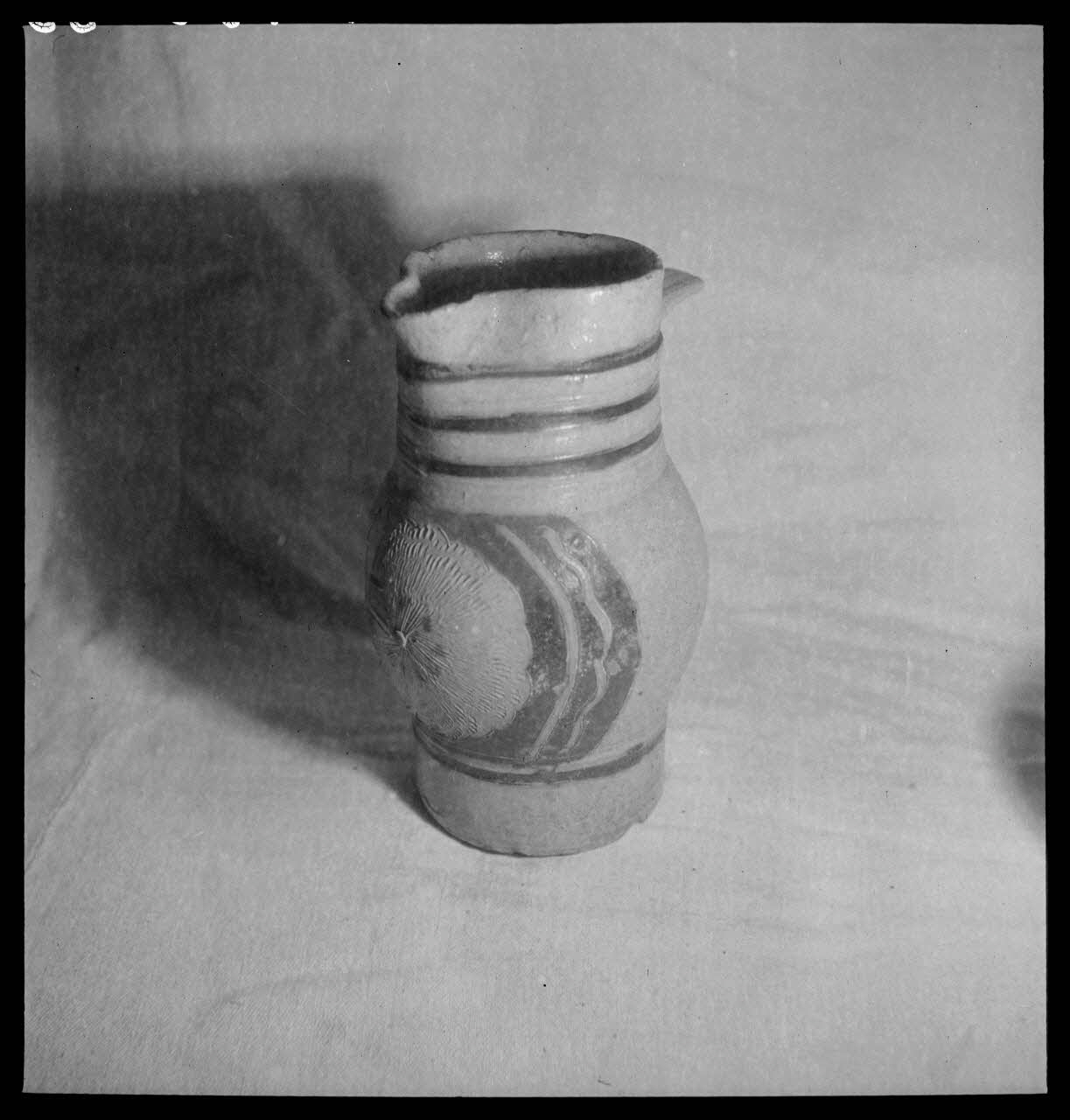 Manziat photographie Bac de grès gris Bourgogne, France 1944/1/1 Ph.1944.33.338 Photo