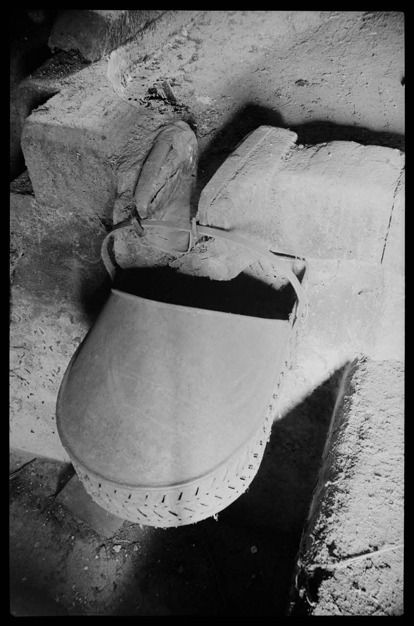 Bobignard photographie Chez Monsieur Jules Chabanne. Déversoir et passoire Bourgogne, France 1944/3/1 Ph.1944.82.188 Photo