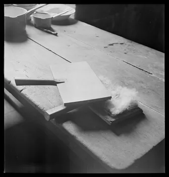 A. Aussonne photographie Chez Monsieur Arfeuillère. Cardes à main Limousin 1944/5/22 Ph.1944.117.37 Photo