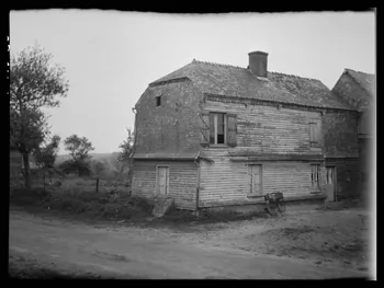 Marc Sibertin-Blanc photographie Vue d'ensemble d'une petite exploitation Picardie 1944/5/23 Ph.1944.119.20 Photo