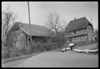 Henry photographie Maison caractéristique Franche-Comté, France 1943/11/1 Ph.1944.134.33  Photo