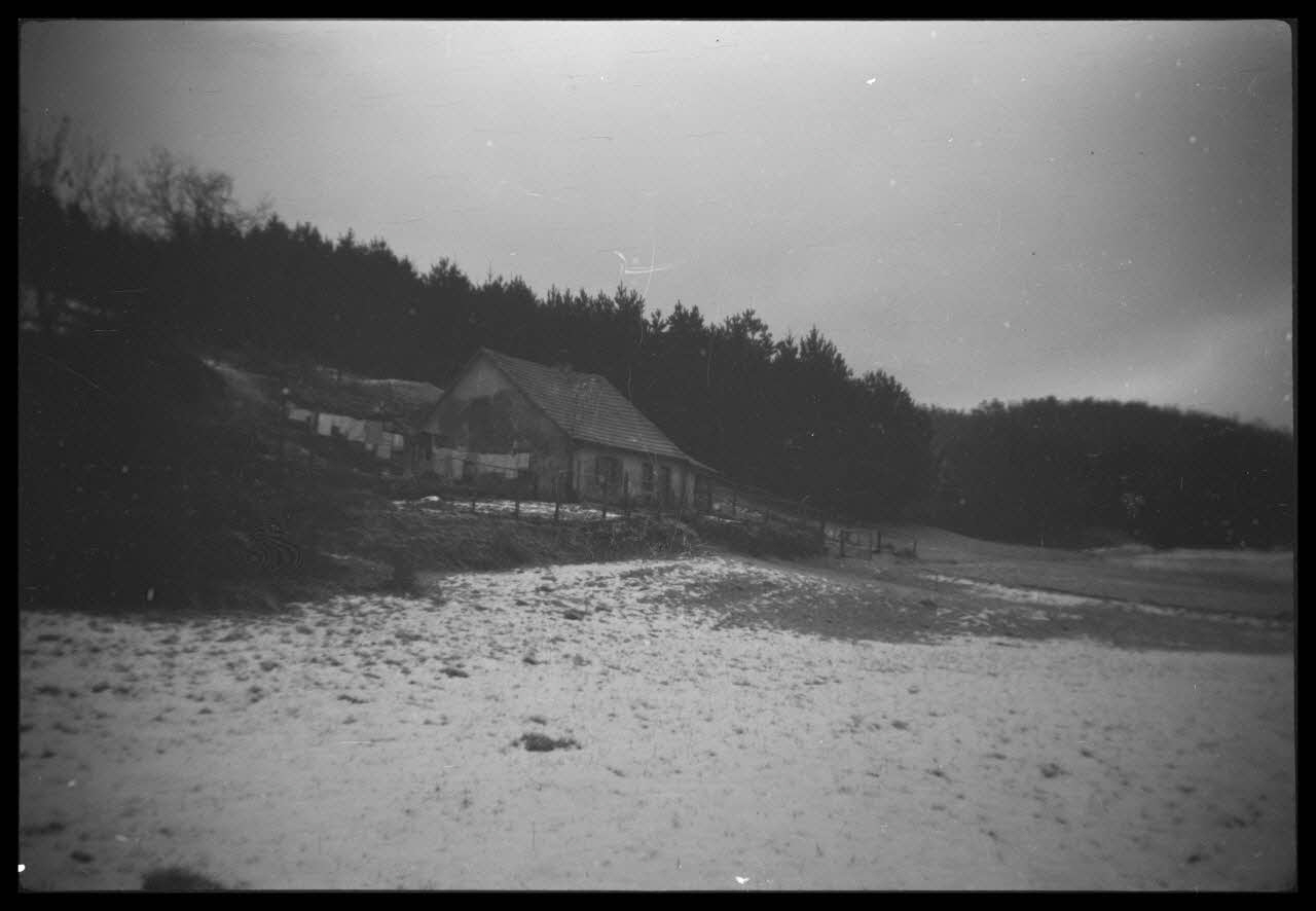 Henry photographie Maison caractéristique Franche-Comté, France 1943/11/1 Ph.1944.134.49 Photo